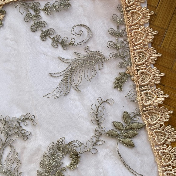 Vintage embroidered mesh doily with lace and roses 🌹 - Picture 7 of 9